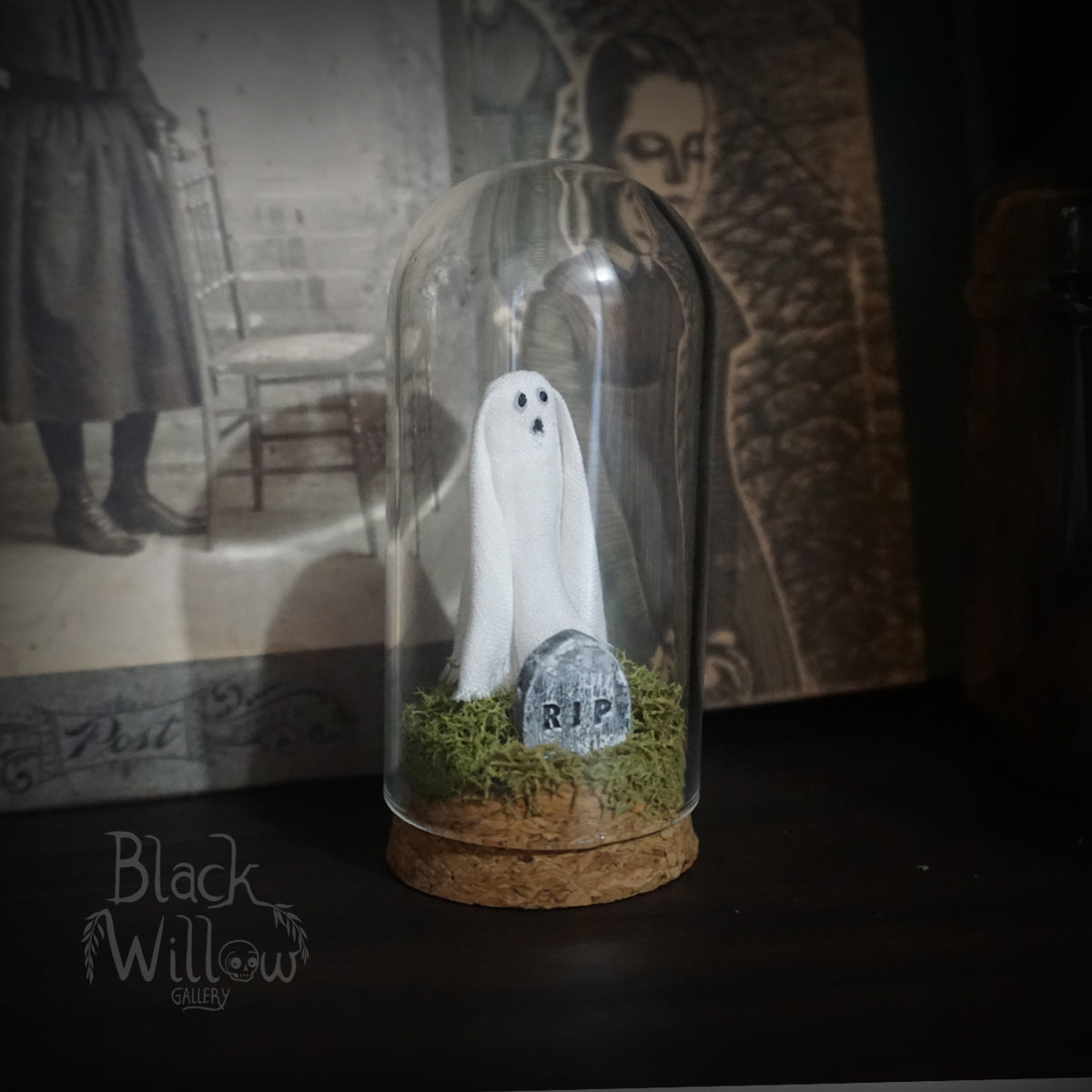 Glim – Tiny Ghostling Under Glass