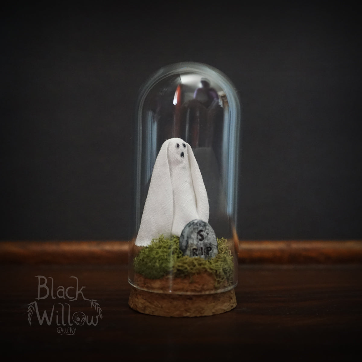 Glim – Tiny Ghostling Under Glass