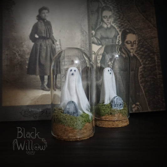 Glim – Tiny Ghostling Under Glass